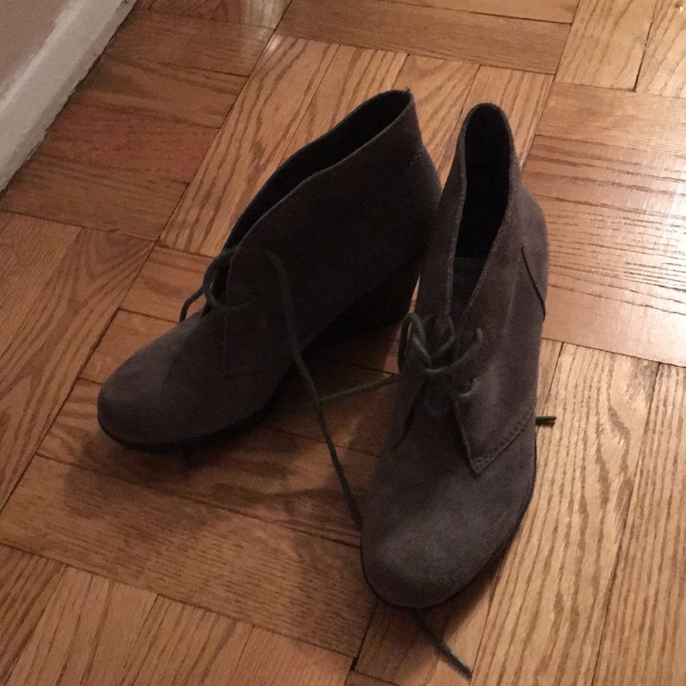 Bass suede Wedges